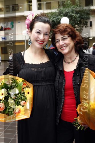 Amsterdam 6 mei 2009
Presentatie cd van Birgit Schuurman en Arthur Umbgrove. Peter Faber praatte alles aan elkaar in het AMC ziekenhuis. Birgit met moeder
Peter Smulders bv