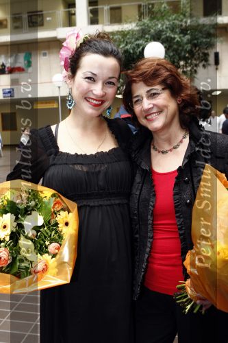 Amsterdam 6 mei 2009
Presentatie cd van Birgit Schuurman en Arthur Umbgrove. Peter Faber praatte alles aan elkaar in het AMC ziekenhuis. Birgit met moeder
Peter Smulders bv