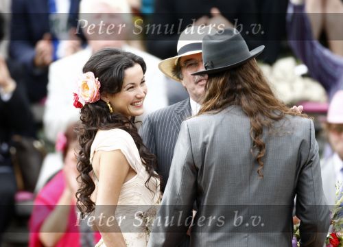 Amsterdam 18 juli 2008
Thijs Romer en Katja Schuurman bij trouwen van Birgit Schuurman en haar man Arne.