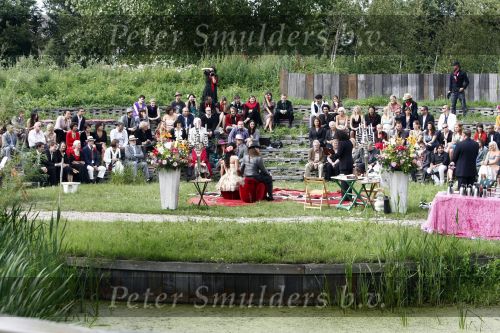 Amsterdam 18 juli 2008
Thijs Romer en Katja Schuurman bij trouwen van Birgit Schuurman en haar man Arne.
