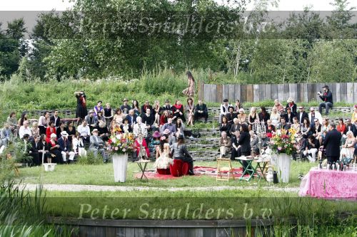 Amsterdam 18 juli 2008
Thijs Romer en Katja Schuurman bij trouwen van Birgit Schuurman en haar man Arne.
