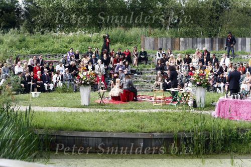 Amsterdam 18 juli 2008
Thijs Romer en Katja Schuurman bij trouwen van Birgit Schuurman en haar man Arne.