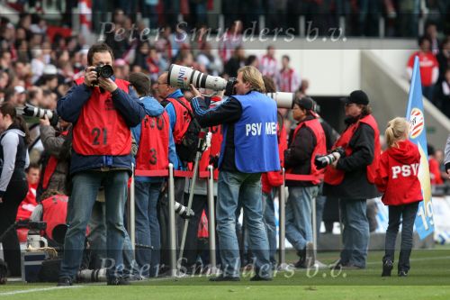 Eindhoven, 13 April 2008 Kampioenswedstrijd PSV-FC Twente, eindstand 1-1 Seizoen 2007/2008. PSV daardoor nog niet kampioen.
Veel persfotografen met o.a. Bob v d Cruijsem en Rene Bouwman