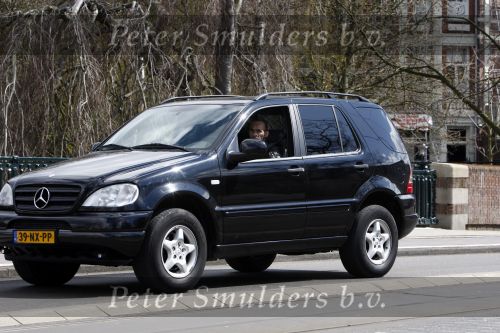 Amsterdam 15 april 2008
Bobby Farell in zijn mercedes jeep in amsterdam
Peter Smulders bv