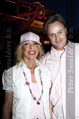 Amsterdam 27 april 2009
Feestje van Gerard Joling voor zijn 49e verjaardag bij cafe het Kalfje. Bonnie st Claire met man Arne
Peter Smulders bv