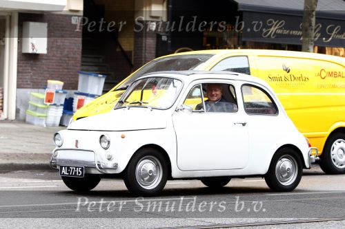 Amsterdam 4 maart 2008
Bram Moszkowicz in zijn fiat 500 old timer.
Peter Smulders bv