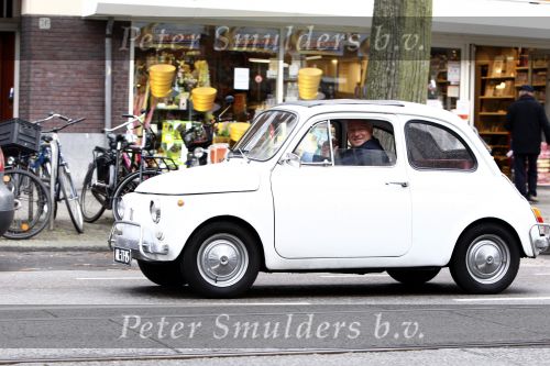 Amsterdam 4 maart 2008
Bram Moszkowicz in zijn fiat 500 old timer.
Peter Smulders bv
