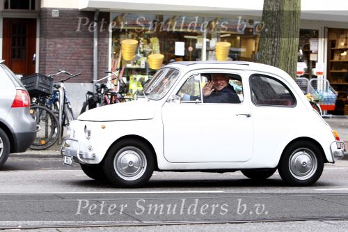 Amsterdam 4 maart 2008
Bram Moszkowicz in zijn fiat 500 old timer.
Peter Smulders bv