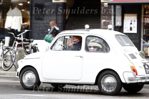 Amsterdam 4 maart 2008
Bram Moszkowicz in zijn fiat 500 old timer.
Peter Smulders bv