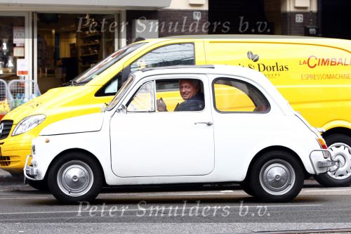 Amsterdam 4 maart 2008
Bram Moszkowicz in zijn fiat 500 old timer.
Peter Smulders bv