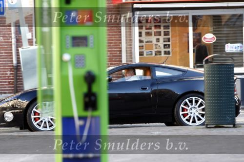 Amsterdam 16 februari 2008
Bram Moszkowicz in zijn Aston Martin db9 venquish S op de cornelis schuytstraat. Bram heeft zijn rijbewijs terug gekregen omdat hij in hoger beroep is gegaan.
De politie geeft hem een bekeuring voor verkeerd parkeren.
Peter Smulders bv