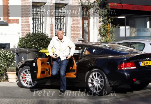 Amsterdam 16 februari 2008
Bram Moszkowicz in zijn Aston Martin db9 venquish S op de cornelis schuytstraat. Bram heeft zijn rijbewijs terug gekregen omdat hij in hoger beroep is gegaan.
De politie geeft hem een bekeuring voor verkeerd parkeren.
Peter Smulders bv