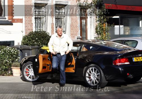 Amsterdam 16 februari 2008
Bram Moszkowicz in zijn Aston Martin db9 venquish S op de cornelis schuytstraat. Bram heeft zijn rijbewijs terug gekregen omdat hij in hoger beroep is gegaan.
De politie geeft hem een bekeuring voor verkeerd parkeren.
Peter Smulders bv