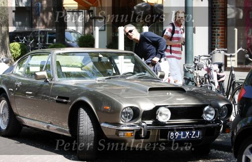 Amsterdam 24 mei 2008
Bram Moszkowicz goed afgevallen en met zijn old timer Aston Martin uit 1970.