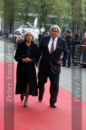 Utrecht 28 april 2009
Pieter v Vollenhoven viert zijn 70e verjaardag in het Beatrix theater in Utrecht. Bram Peeper met vriendin
Peter Smulders bv