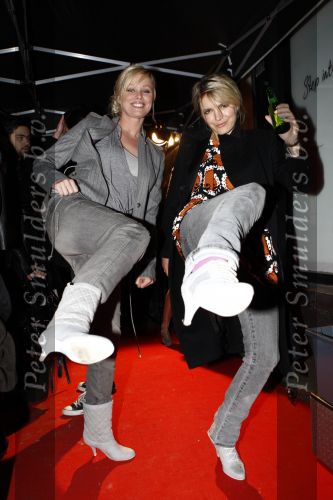 Amsterdam 7 februarti 2008
Presentatie schoenen daryl v d Wouw voor coca cola. bridget maasland en Hanna Verboom