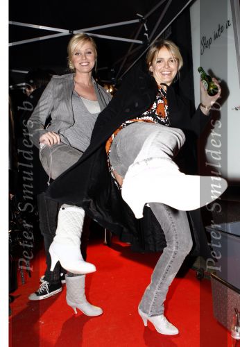 Amsterdam 7 februarti 2008
Presentatie schoenen daryl v d Wouw voor coca cola. bridget maasland en Hanna Verboom