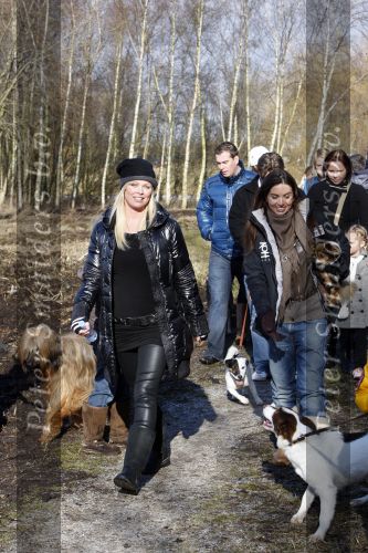 Diemen 14 februari 2009
Bridget Maasland vriend Pepijn zoon Mees en hond doen mee met tocht voor het goede doel ivm honden in het Diemer Bos.Met Rosanna Lima Kluivert
Peter Smulders bv