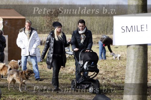 Diemen 14 februari 2009
Bridget Maasland vriend Pepijn zoon Mees en hond doen mee met tocht voor het goede doel ivm honden in het Diemer Bos.
Peter Smulders bv