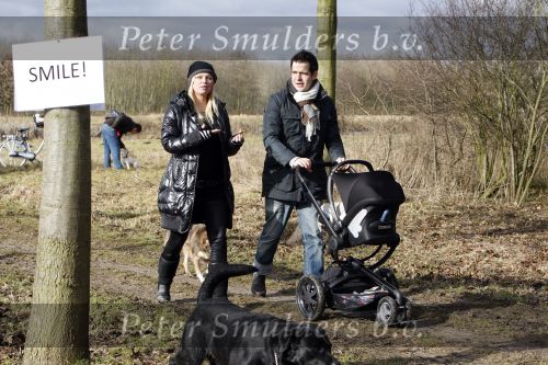 Diemen 14 februari 2009
Bridget Maasland vriend Pepijn zoon Mees en hond doen mee met tocht voor het goede doel ivm honden in het Diemer Bos.
Peter Smulders bv