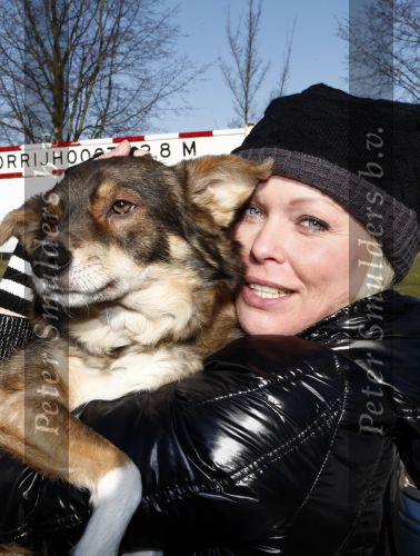 Diemen 14 februari 2009
Bridget Maasland vriend Pepijn zoon Mees en hond doen mee met tocht voor het goede doel ivm honden in het Diemer Bos.
Peter Smulders bv