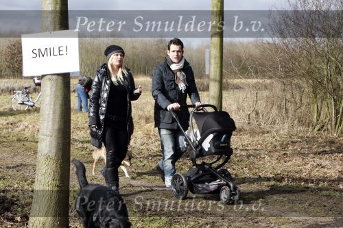 Diemen 14 februari 2009
Bridget Maasland vriend Pepijn zoon Mees en hond doen mee met tocht voor het goede doel ivm honden in het Diemer Bos.
Peter Smulders bv