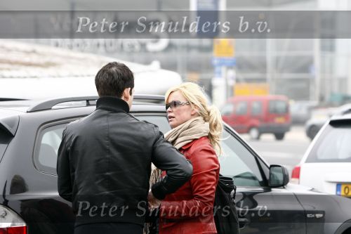 Schiphol 28 januari 2009
Bridget Maasland wordt door haar vriend Pepijn en zoontje Mees weg gebracht naar schiphol omdat ze voor 10 dagen naar Los Angeles moet.
Peter Smulders bv