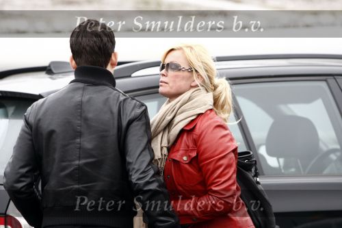 Schiphol 28 januari 2009
Bridget Maasland wordt door haar vriend Pepijn en zoontje Mees weg gebracht naar schiphol omdat ze voor 10 dagen naar Los Angeles moet.
Peter Smulders bv