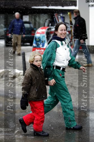 Lech 11 februari 2005
Brigitte Klynstra met zoontje in Lech