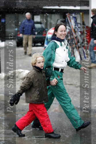 Lech 11 februari 2005
Brigitte Klynstra met zoontje in Lech