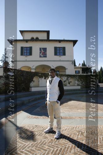 Solomeo (Perugia Italie ) 14 November 2007
Exclusieve Dames en Heren Kledingfabrikant Brunello cucinelli
Toonaangevend en vooral bekend om zijn schitterende Cashmere materialen
