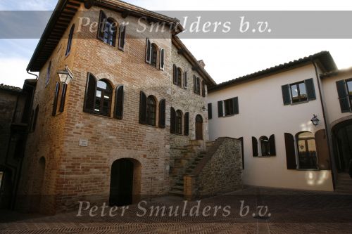 Solomeo (Perugia Italie ) 14 november 2007
Exclusieve Dames & Heren Kledingfabrikant Brunello Cucinelli
Toonaangevend en vooral bekend om zijn schitterende Cashmere materialen