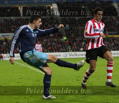 Eindhoven, 19 Maart 2008 Kompetitiewedstrijd PSV-AJAX, eindstand 0-0 
Seizoen 2007/2008
Bruno Silva in duel met Otman Bakkal