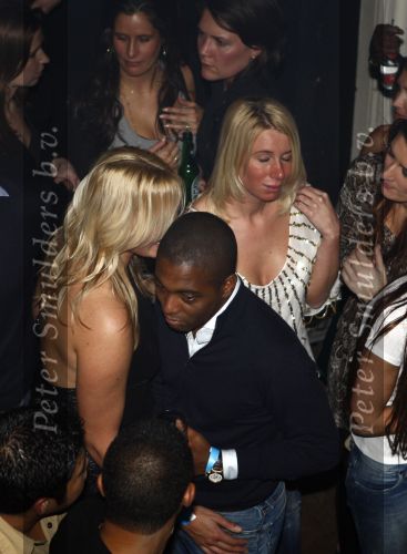 Amsterdam 24 januari 2009
Openingsfeest fashion tv in odeon. 
Bryan Roy met een vriendin