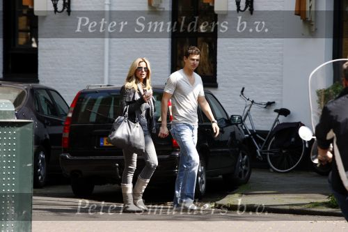 Amsterdam 14 mei 2009
Candy Dulfer met haar nieuwe vriend op de cornelis schuytstraat. ze gingen oa naar de apotheek.
Peter Smulders bv
