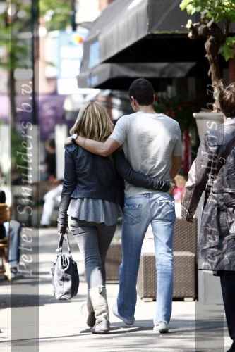 Amsterdam 14 mei 2009
Candy Dulfer met haar nieuwe vriend op de cornelis schuytstraat. ze gingen oa naar de apotheek.
Peter Smulders bv