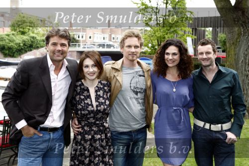 Amsterdam 23 april 2009
Persconferentie ivm de film er komt een vrouw bij de dokter naar het boek van Kluun bij het Hilton. Reinout Oerlemans gaat het regisseren en Anna Drijver Carice v Houten en Barry Atsma gaan de hoofdrollen spelen.
Peter Smulders bv