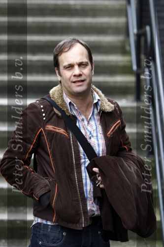 Hilversum 3 februari 2008
Carlo Boszhard arriveert bij de studio met een/zijn nieuwe vriend. Carlo zelf zegt dat het gewoon een vriend is.