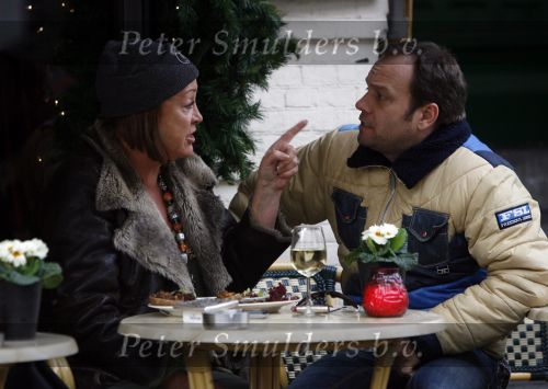 Amsterdam 8 januari 2007
Carlo Boszhard en Viola Holt met dochter op terras van pc hooftstraat.