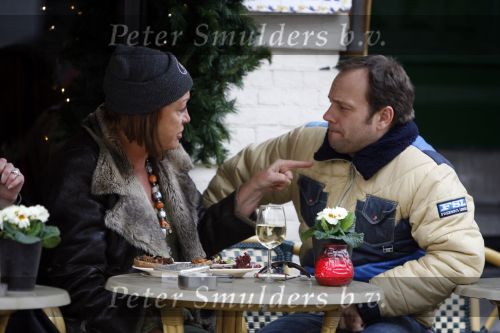 Amsterdam 8 januari 2007
Carlo Boszhard en Viola Holt met dochter op terras van pc hooftstraat.