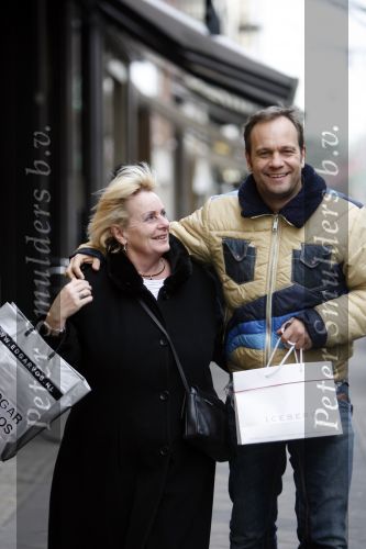 Amsterdam 8 januari 2007
Carlo Boszhard met zijn moeder op de pc hooftstraat aan het winkelen.