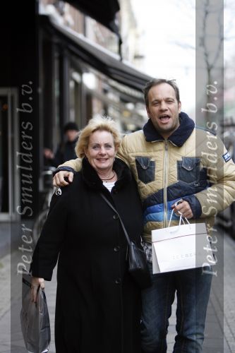 Amsterdam 8 januari 2007
Carlo Boszhard met zijn moeder op de pc hooftstraat aan het winkelen.