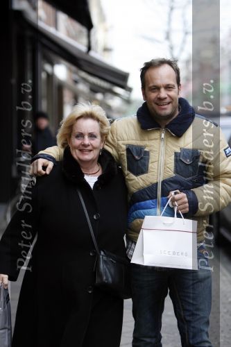 Amsterdam 8 januari 2007
Carlo Boszhard met zijn moeder op de pc hooftstraat aan het winkelen.