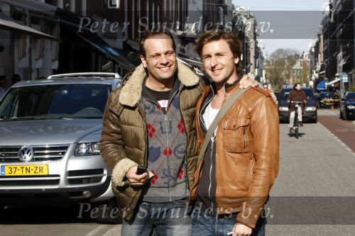 Amsterdam 12 april 2008
Carlo Boszhard met zijn nieuwe vriendin op de pc Hooftstraat.