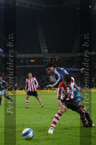 Eindhoven, 19 Maart 2008 Kompetitiewedstrijd PSV-AJAX, eindstand 0-0 
Seizoen 2007/2008
Carlos Salcido wordt op de huid gezeten door Suarez
