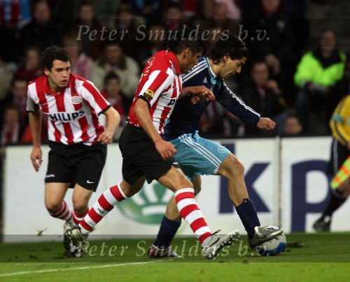 Eindhoven, 19 Maart 2008 Kompetitiewedstrijd PSV-AJAX, eindstand 0-0 
Seizoen 2007/2008
Carlos Salcido wordt op de huid gezeten door Suarez