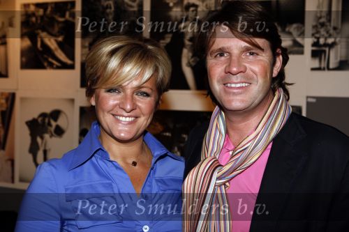 Naarden 1 april 2008
Het arsenaal van Jan en Monique des Bouvrie bestaat 15 jaar.  
Caroline Tensen met vriend Peter Gallas