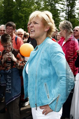 Lisse 9 mei 2009
Caroline Tensen tijdens NCRV loop in de keukenhof. De opbrengst gaat naar orange babies.
Peter Smulders bv