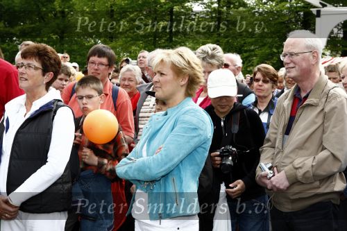 Lisse 9 mei 2009
Caroline Tensen tijdens NCRV loop in de keukenhof. De opbrengst gaat naar orange babies.
Peter Smulders bv