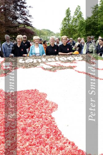 Lisse 9 mei 2009
Caroline Tensen tijdens NCRV loop in de keukenhof. De opbrengst gaat naar orange babies.
Peter Smulders bv